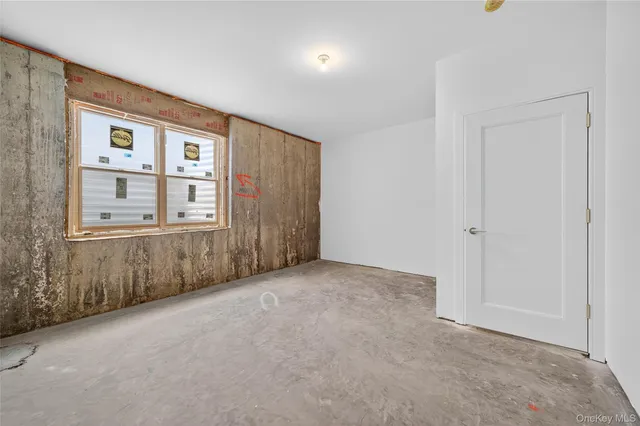 a view of livingroom with furniture and entryway