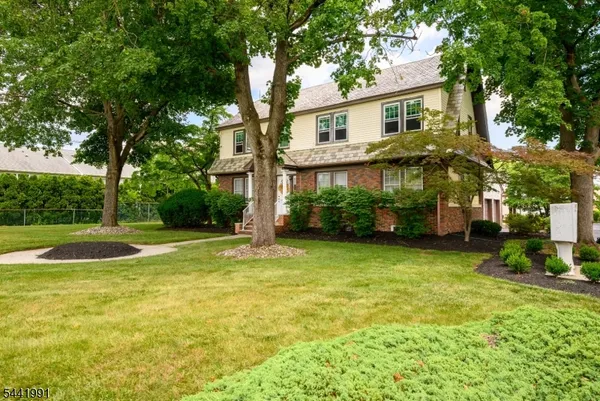 $425,000 | 1168 Lake Avenue, Unit 2, Clark, NJ 07066