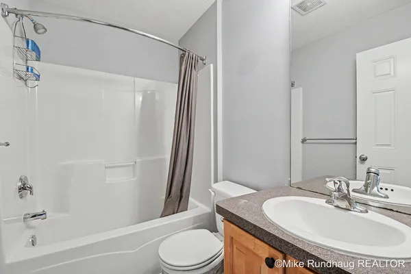$395,000 | 2060 Glenn Canyon Drive Southeast, Caledonia, MI 49316