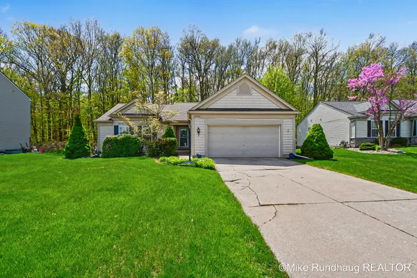 $395,000 | 2060 Glenn Canyon Drive Southeast, Caledonia, MI 49316