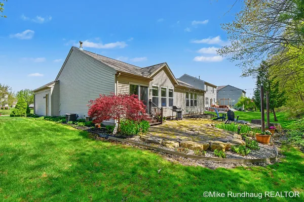 $395,000 | 2060 Glenn Canyon Drive Southeast, Caledonia, MI 49316
