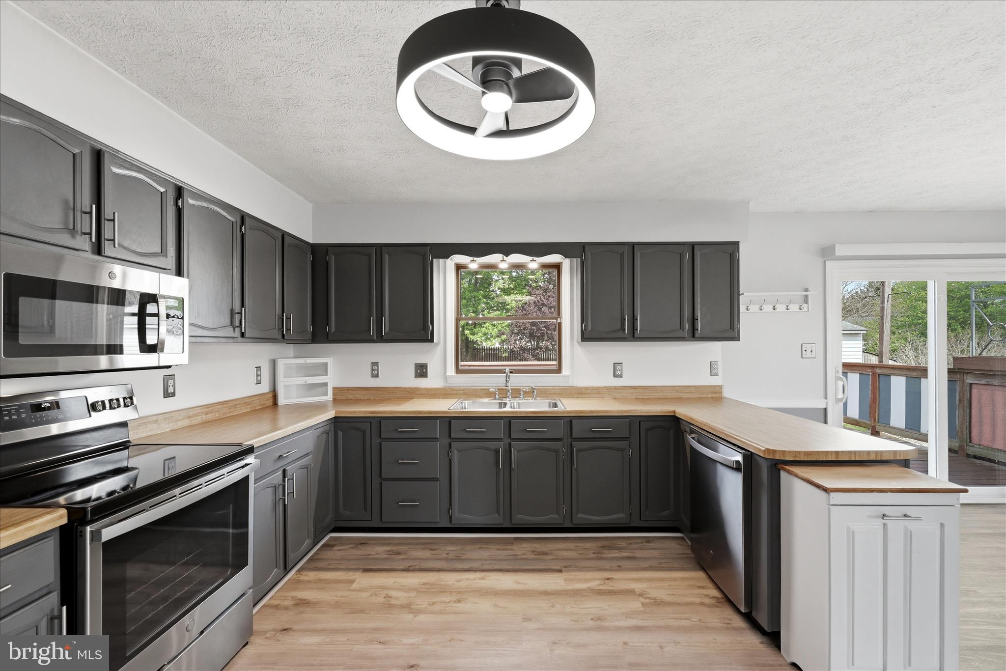 213 Killdeer Road Stephens City, VA 22655 - Photo 11 of 38 Kitchen