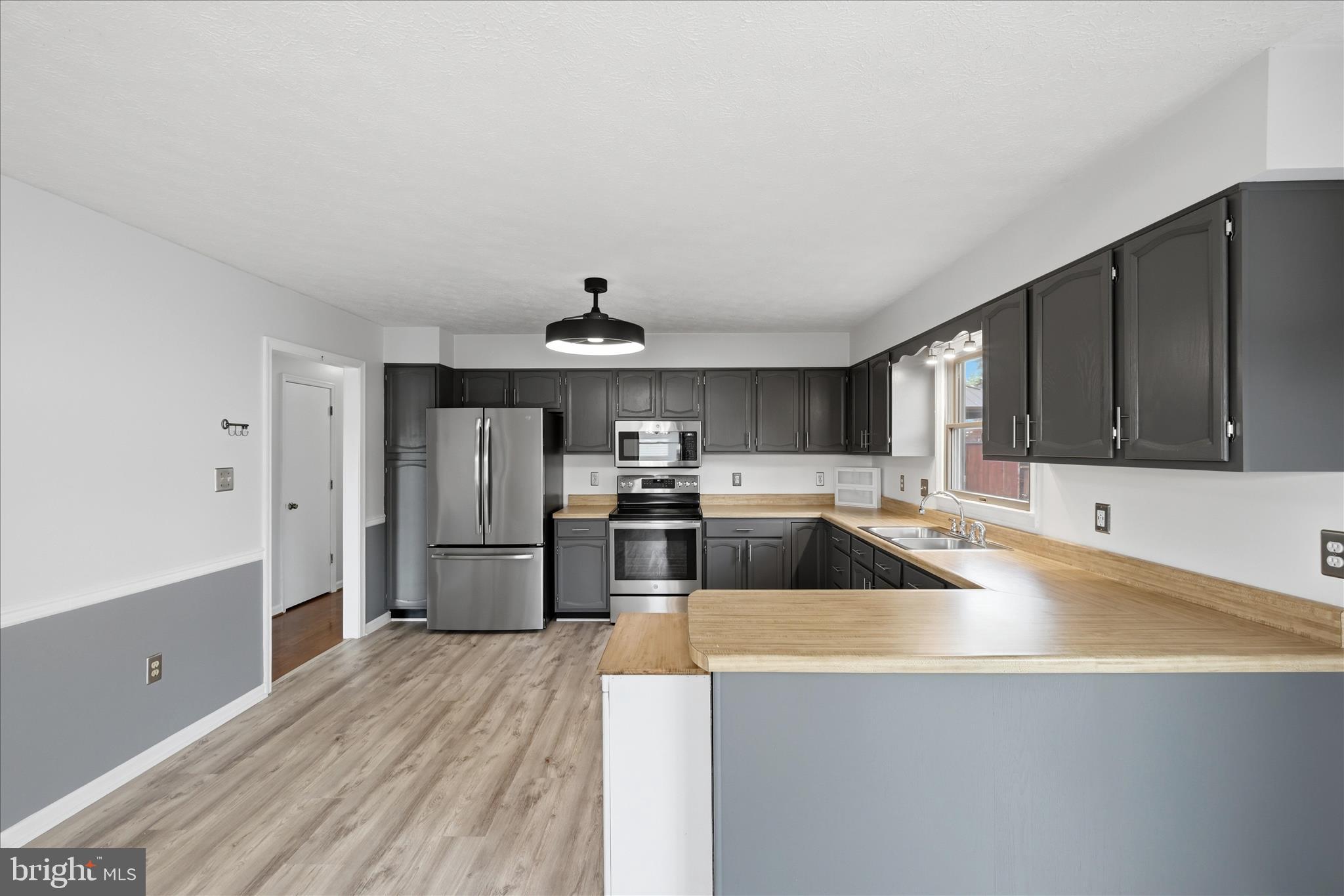 213 Killdeer Road Stephens City, VA 22655 - Photo 13 of 38 Kitchen