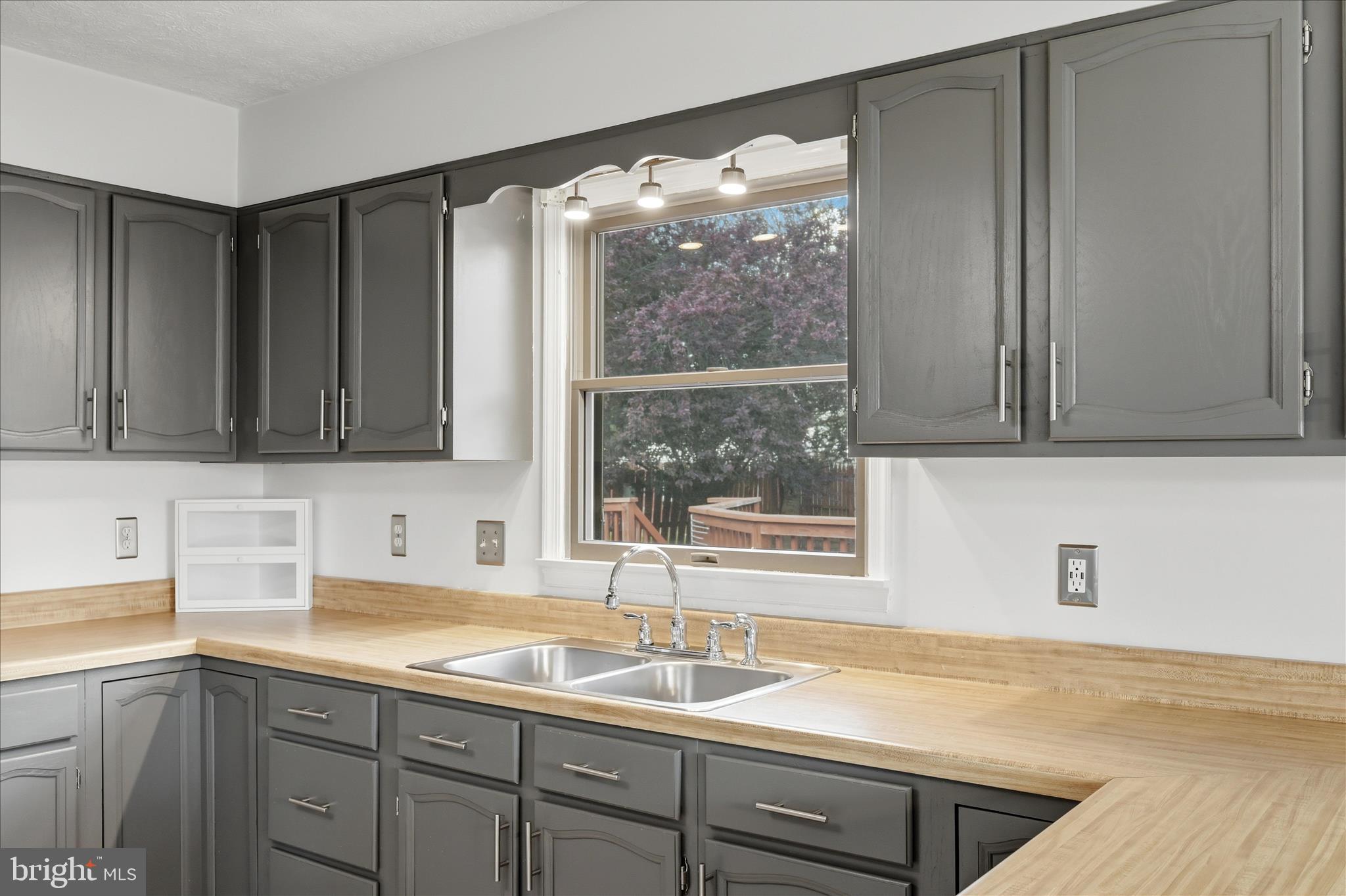 213 Killdeer Road Stephens City, VA 22655 - Photo 10 of 38 Kitchen