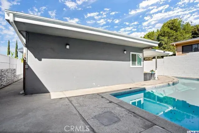 a view of a backyard with sitting area