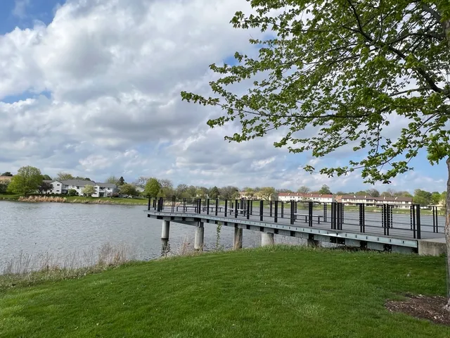 a view of a garden with lake