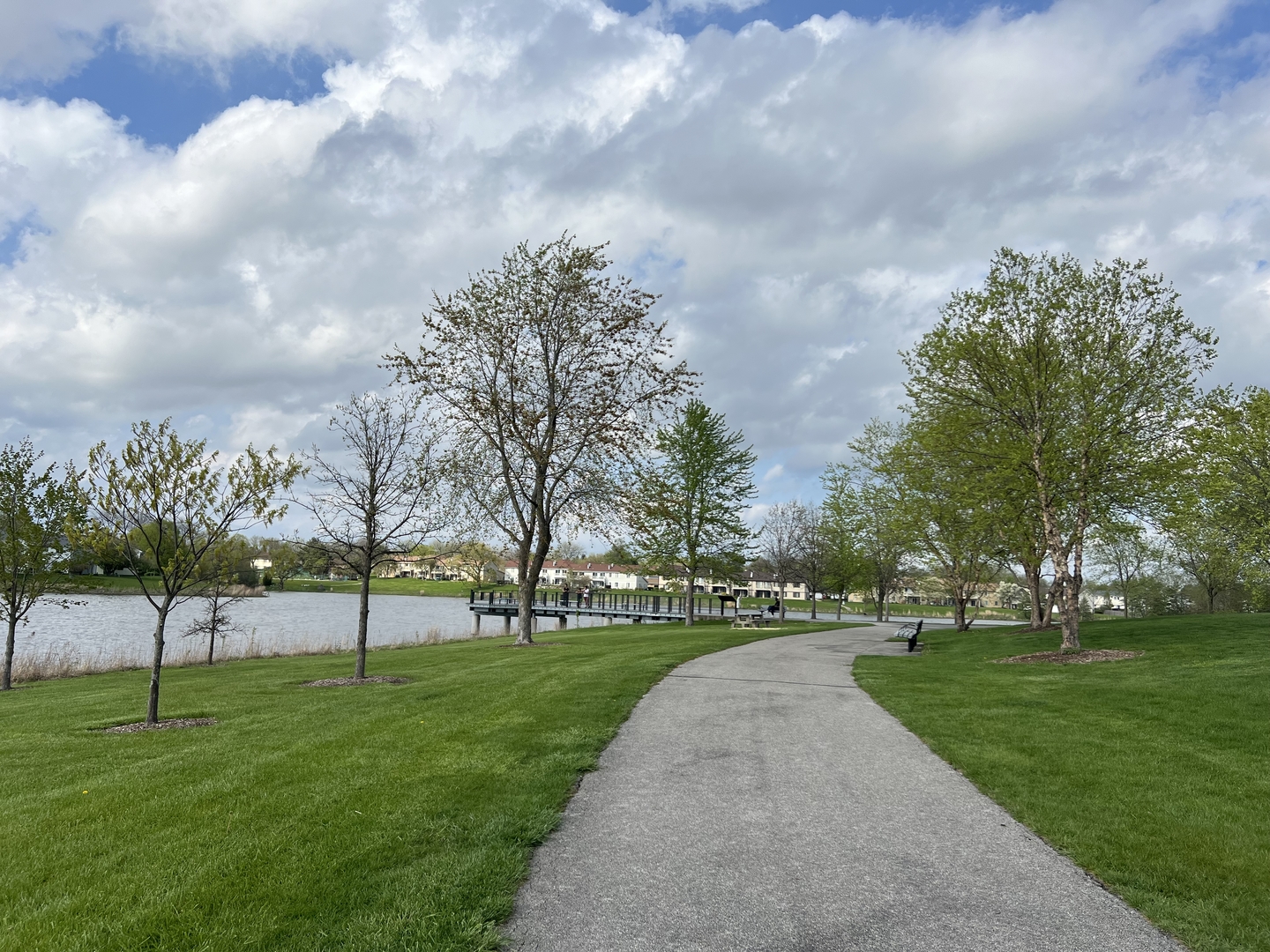 370 Springlake Lane, Unit B Aurora, IL 60504 - Photo 24 of 26 a view of a park