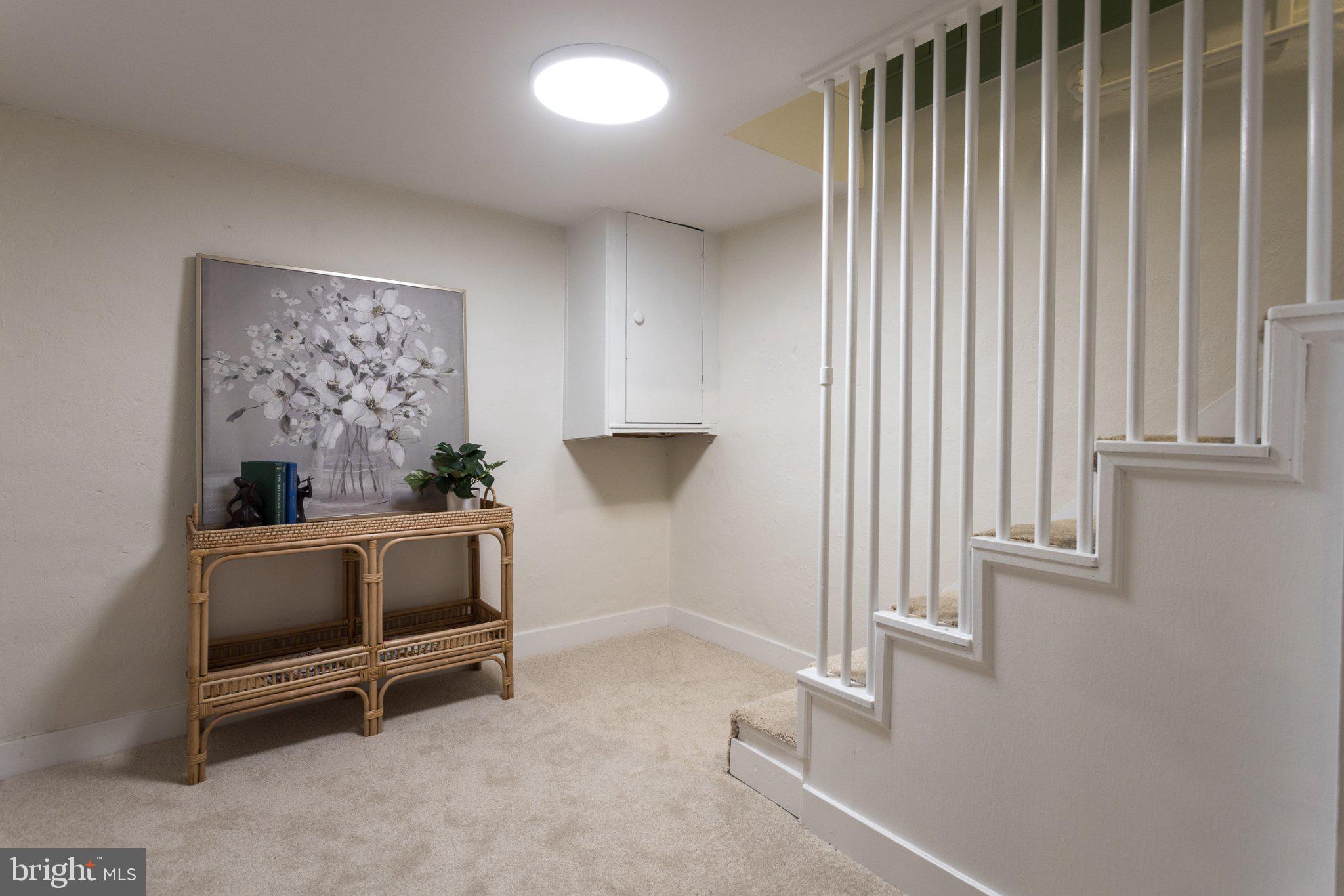 7005 Copeleigh Road Baltimore, MD 21212 - Photo 42 of 51 an entryway with a workspace
