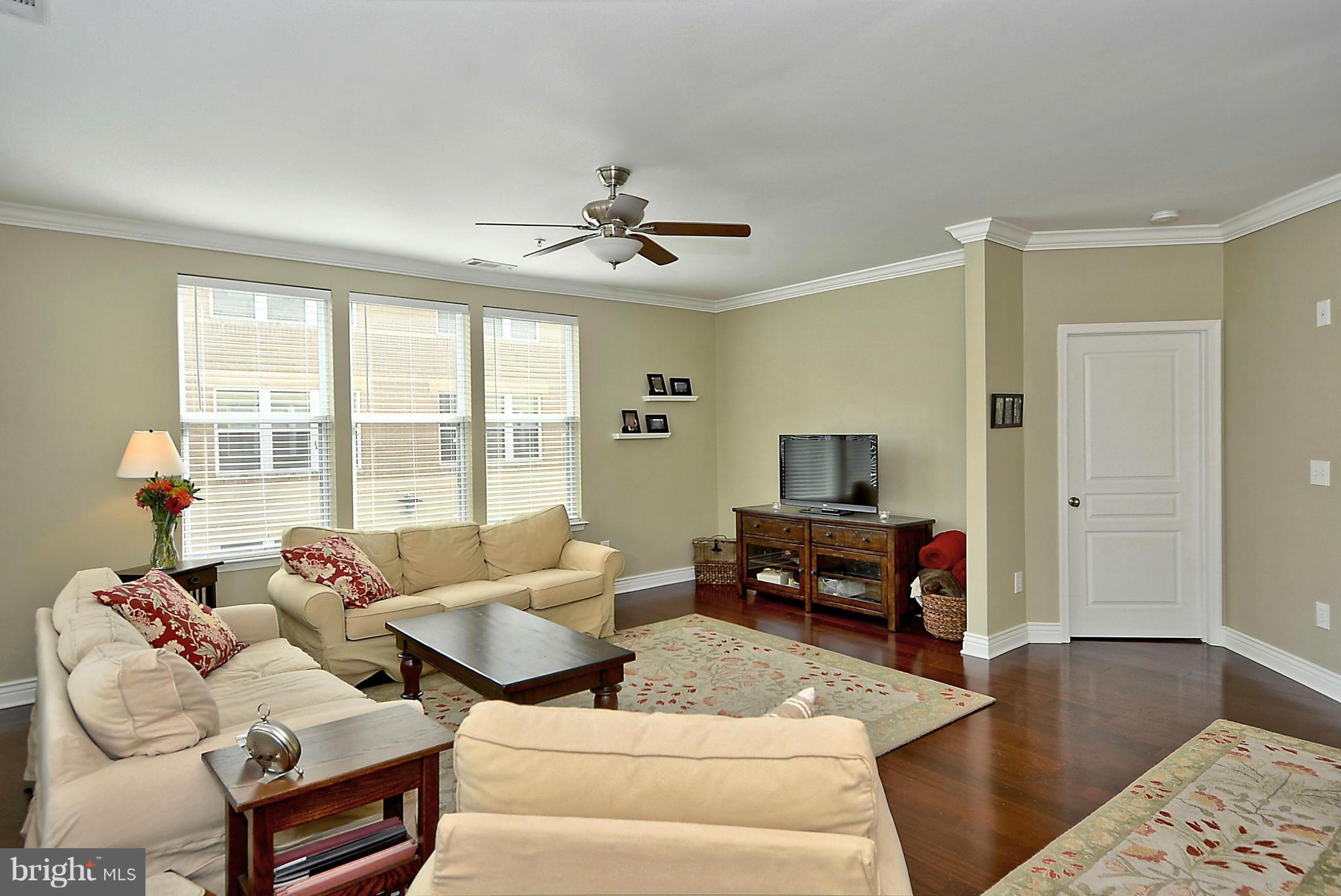 12000 Market Street, Unit 289 Reston, VA 20190 - Photo 4 of 30 Living Room
