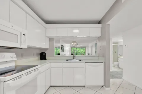$398,000 | 115 Bamboo Road, Unit 205, Palm Beach Shores, FL 33404