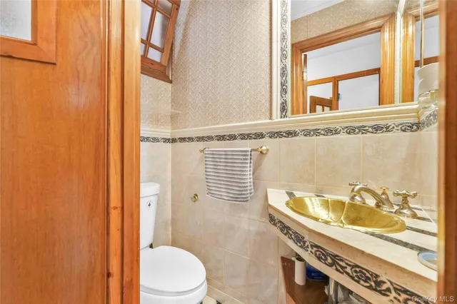 $995,000 | 155-79 Bayview Avenue | Rosedale