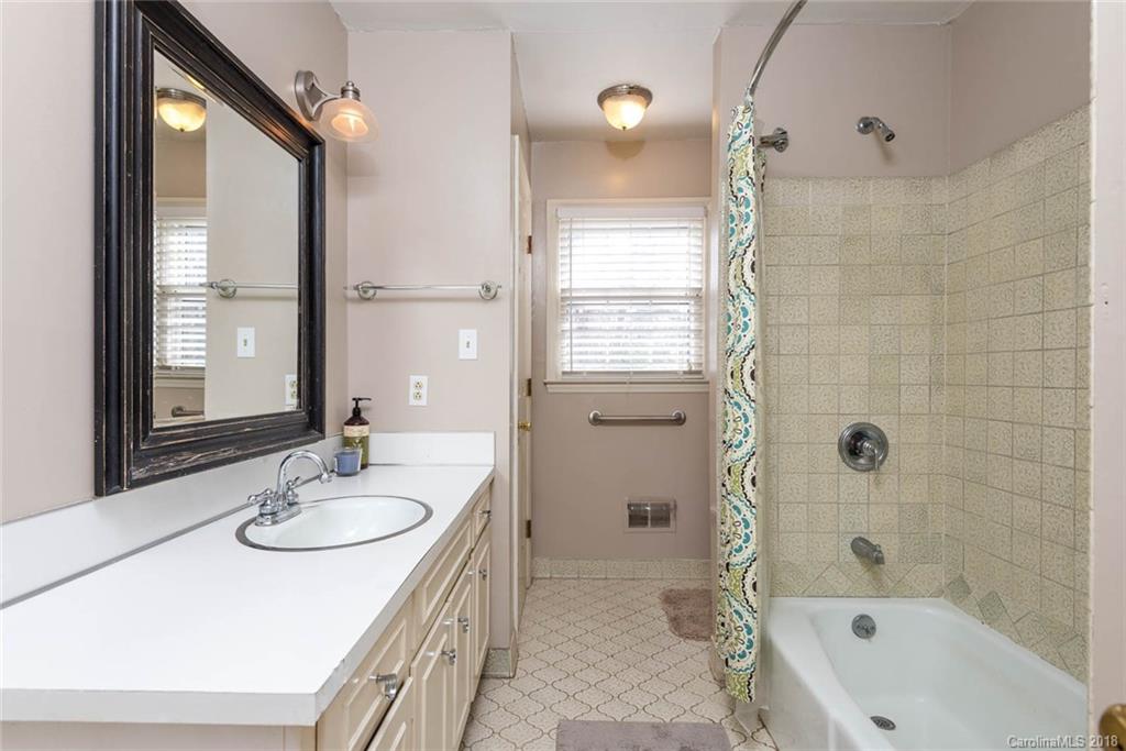 1919 Carmel Ridge Road Charlotte, NC 28226 - Photo 10 of 23 Gallery Image 10