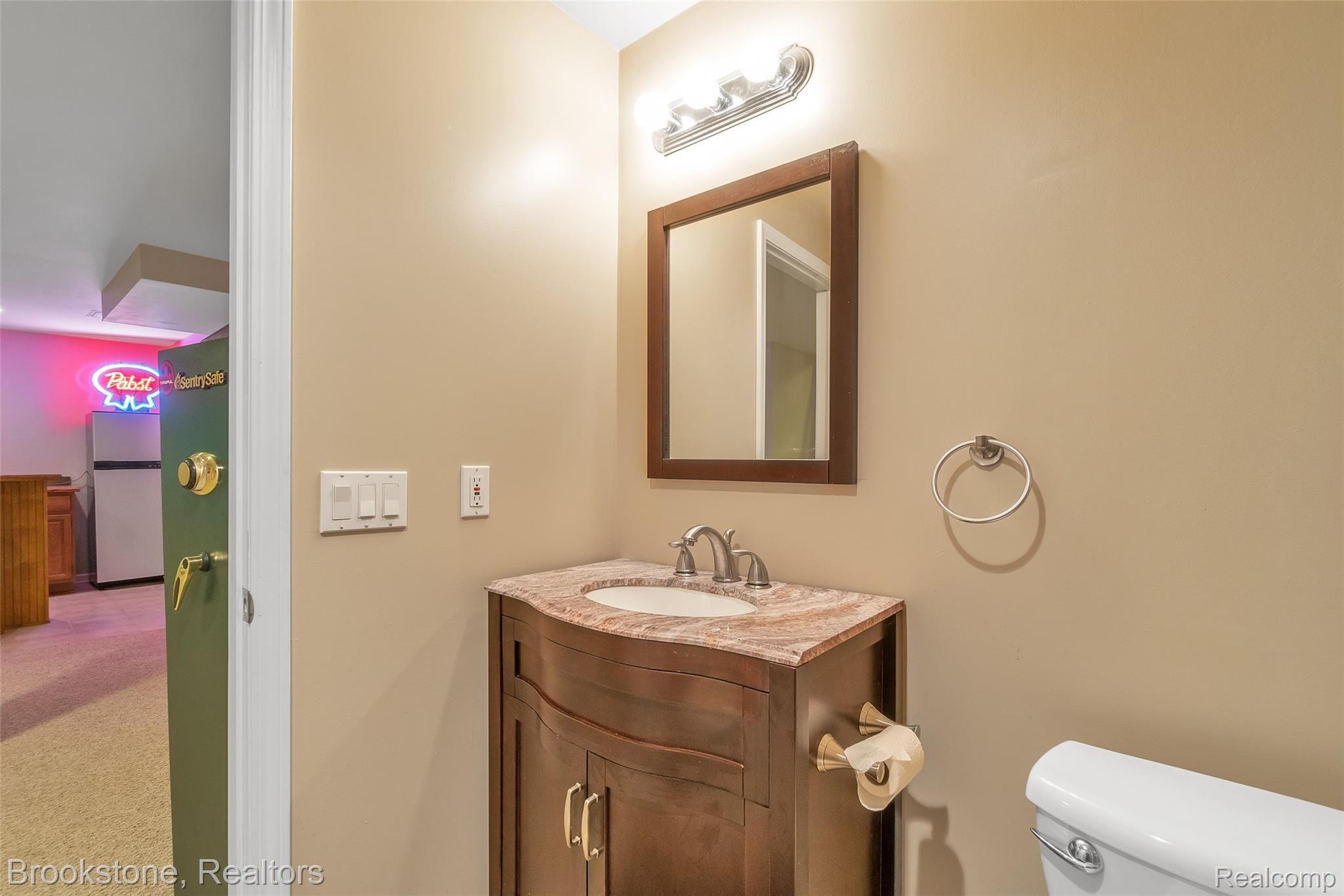 910 Indianpipe Road Lake Orion, MI 48360 - Photo 39 of 53 43-910 Indianpipe Rd-WindowStill-Re.jpg