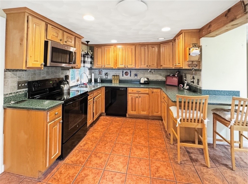 628 Robinson Street Woonsocket, RI 02895 - Photo 19 of 42 SF home kitchen