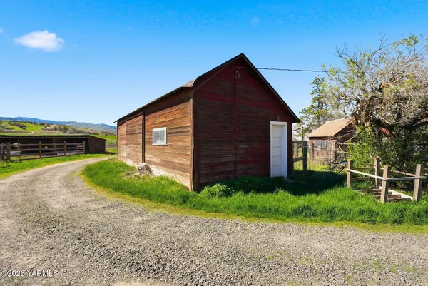 $699,000 | 4410 Thorp Cemetery Road, Thorp, WA 98946