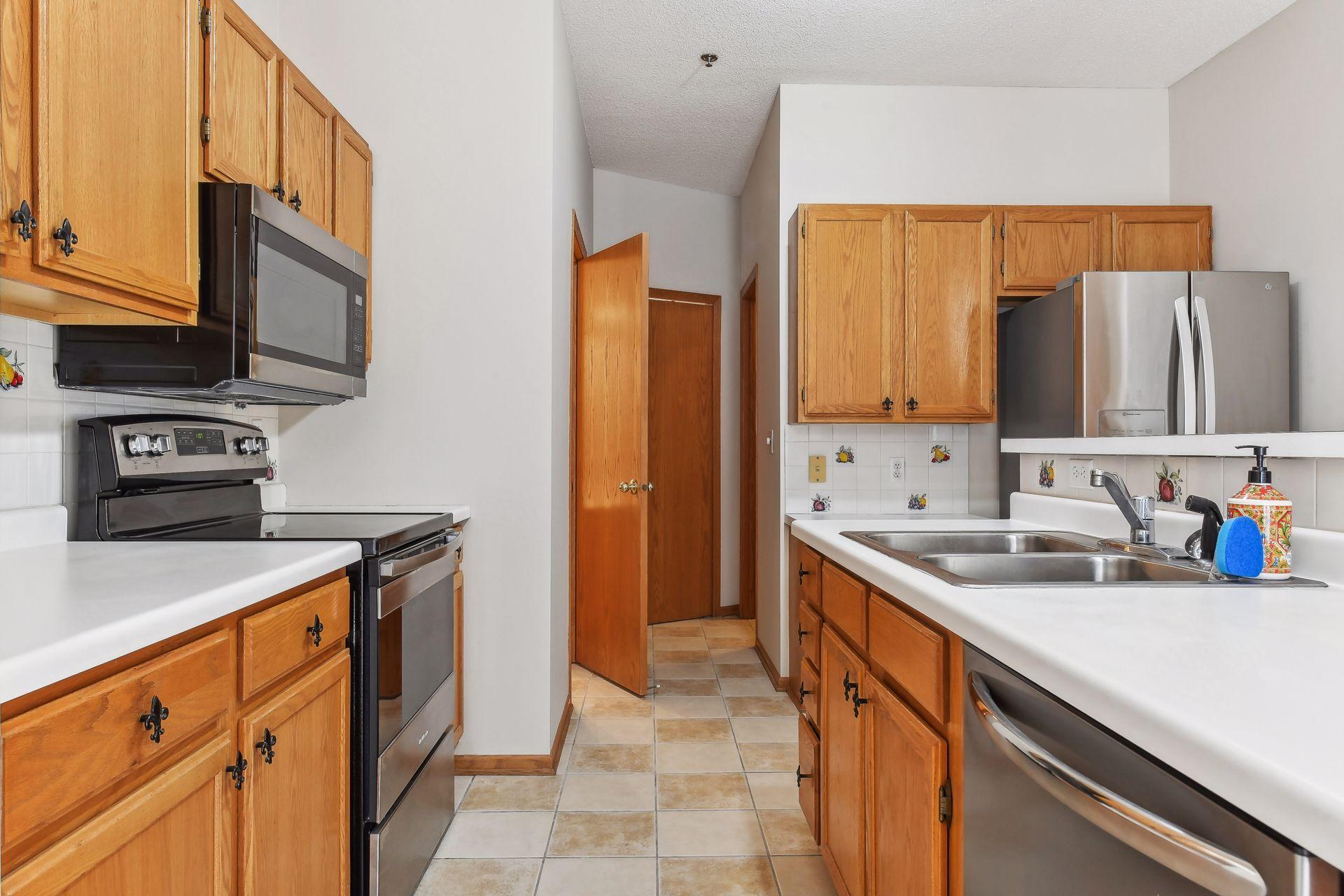 8484 Cortland Road Eden Prairie, MN 55344 - Photo 11 of 19 Gallery Image 11