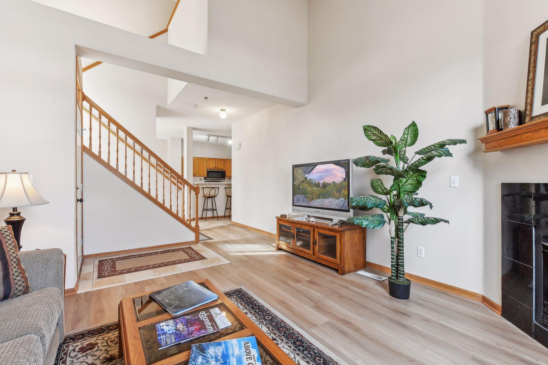 8484 Cortland Road Eden Prairie, MN 55344 - Photo 6 of 19 Gallery Image 6