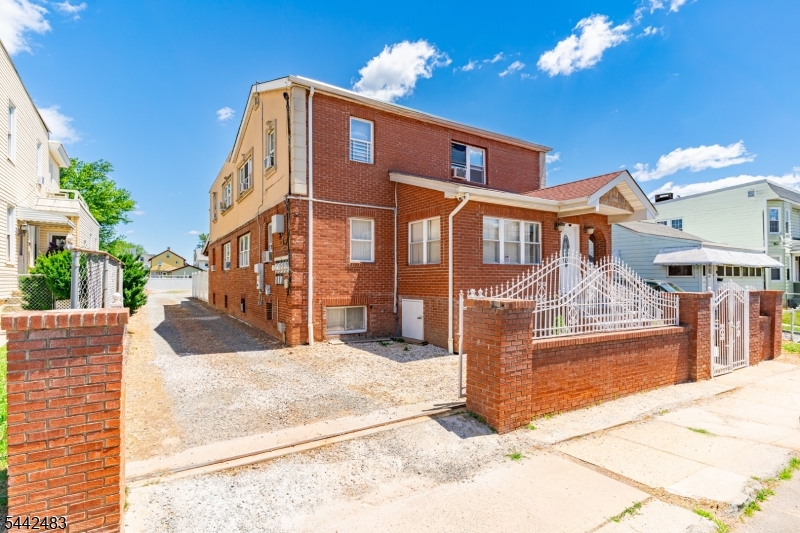 829 Allen Street, Unit 4 Elizabeth, NJ 07202 - Photo 2 of 40