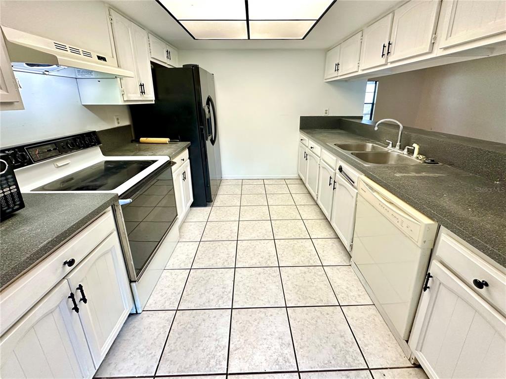 5454 Saddlebrook Way, Unit 2 Wesley Chapel, FL 33543 - Photo 7 of 46