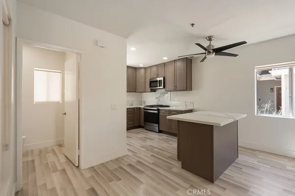 $4,395 | 260 Victoria Street, Unit D4, Costa Mesa, CA 92627