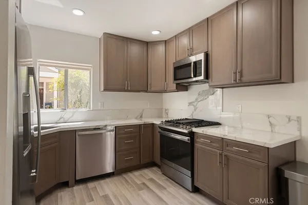 $4,395 | 260 Victoria Street, Unit D4, Costa Mesa, CA 92627