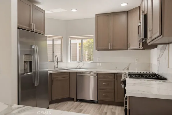 $4,395 | 260 Victoria Street, Unit D4, Costa Mesa, CA 92627