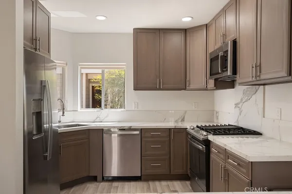 $4,395 | 260 Victoria Street, Unit D4, Costa Mesa, CA 92627