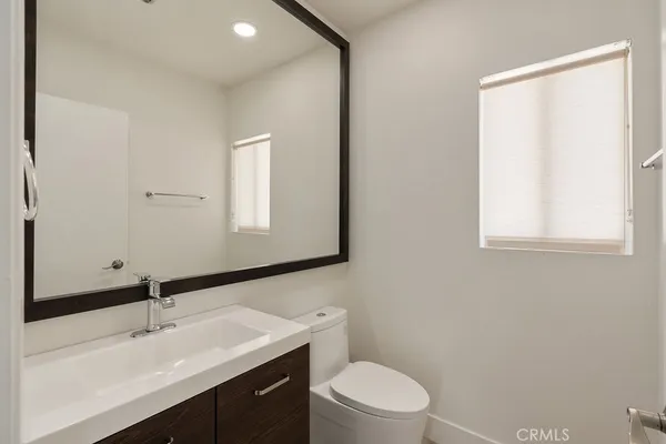 $4,395 | 260 Victoria Street, Unit D4, Costa Mesa, CA 92627