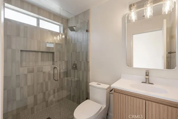 $4,395 | 260 Victoria Street, Unit D4, Costa Mesa, CA 92627