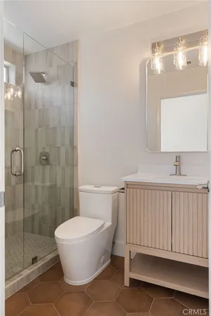 $4,395 | 260 Victoria Street, Unit D4, Costa Mesa, CA 92627