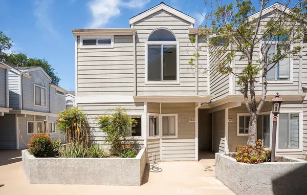 $4,395 | 260 Victoria Street, Unit D4, Costa Mesa, CA 92627