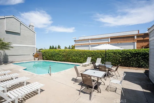 $4,395 | 260 Victoria Street, Unit D4, Costa Mesa, CA 92627