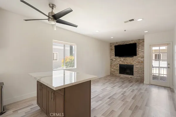 $4,395 | 260 Victoria Street, Unit D4, Costa Mesa, CA 92627