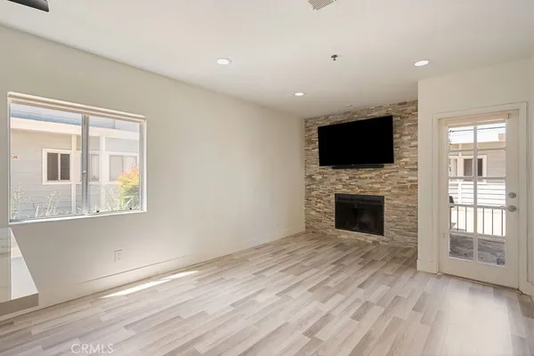 $4,395 | 260 Victoria Street, Unit D4, Costa Mesa, CA 92627