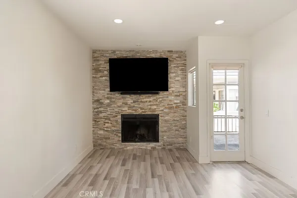 $4,395 | 260 Victoria Street, Unit D4, Costa Mesa, CA 92627