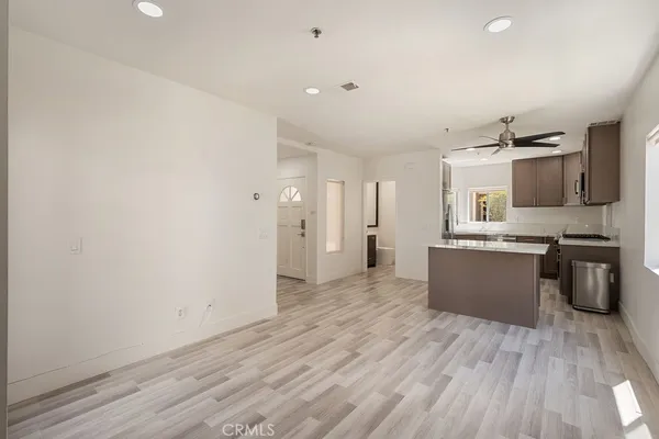 $4,395 | 260 Victoria Street, Unit D4, Costa Mesa, CA 92627