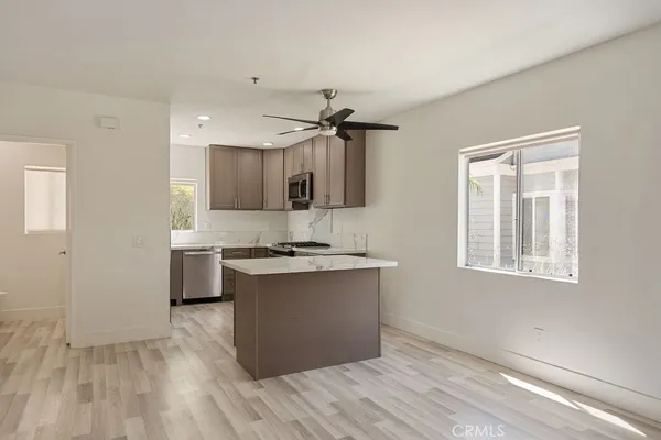 $4,395 | 260 Victoria Street, Unit D4, Costa Mesa, CA 92627