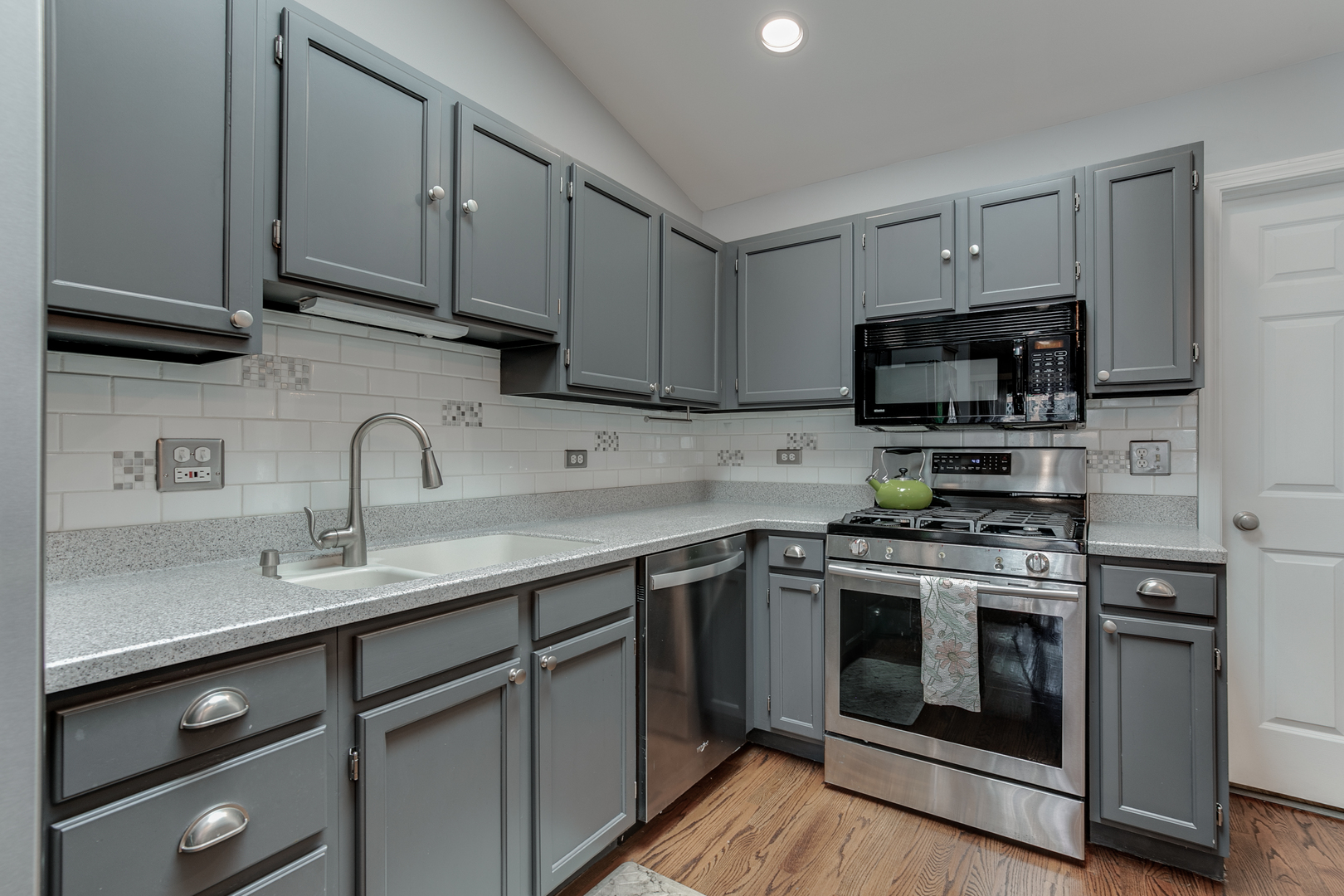 506 Indian Ridge Trail Wauconda, IL 60084 - Photo 7 of 32 Gallery Image 7