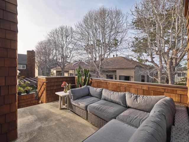 a view of a house with a back yard
