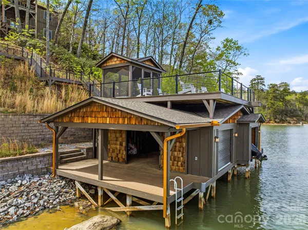 a view of a dinning table and chairs in patio