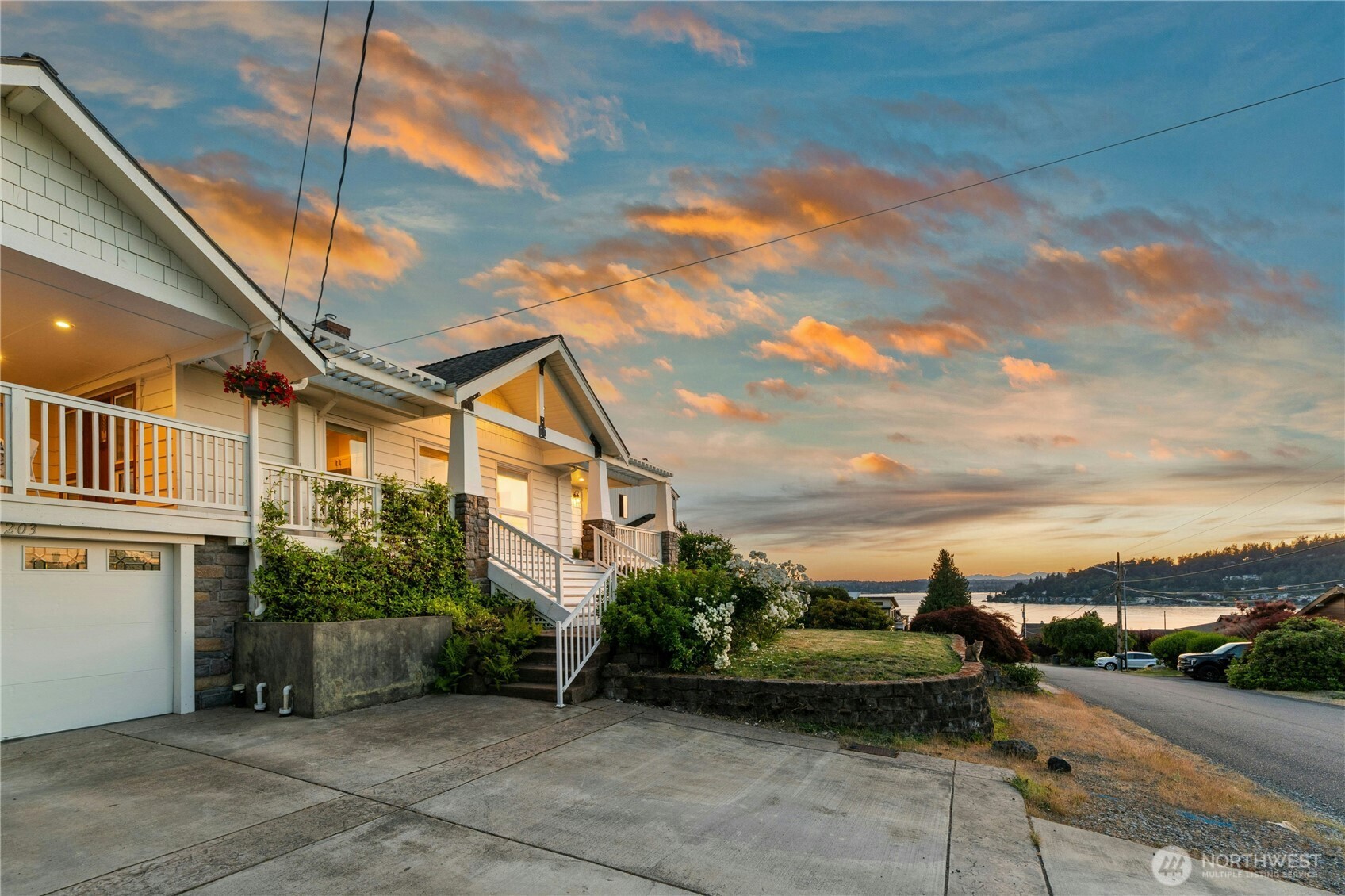 1203 North 36th Street Renton, WA 98056 - Photo 3 of 35