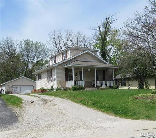 $1 | 1109 St Clair Avenue, Collinsville, IL 62234