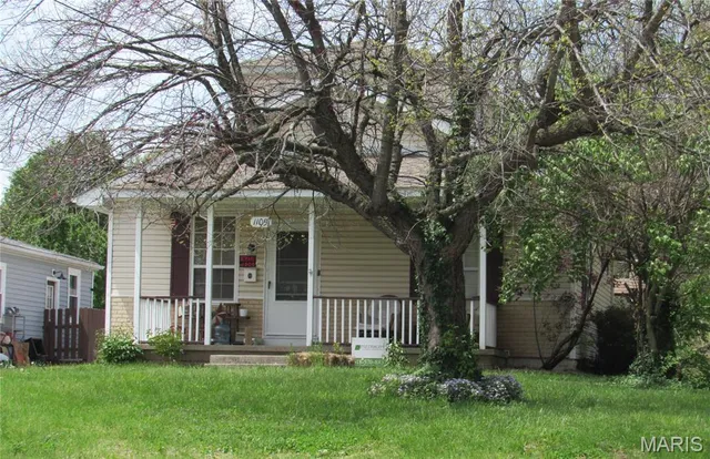 $1 | 1109 St Clair Avenue, Collinsville, IL 62234