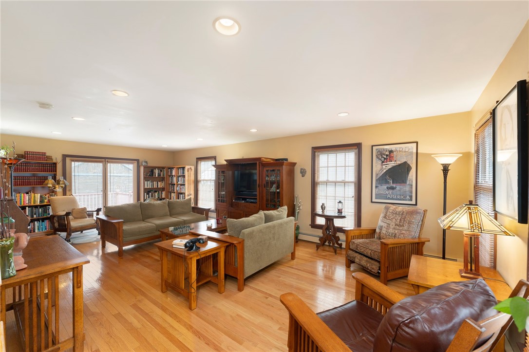 253 Chapmans Avenue Warwick, RI 02886 - Photo 12 of 42