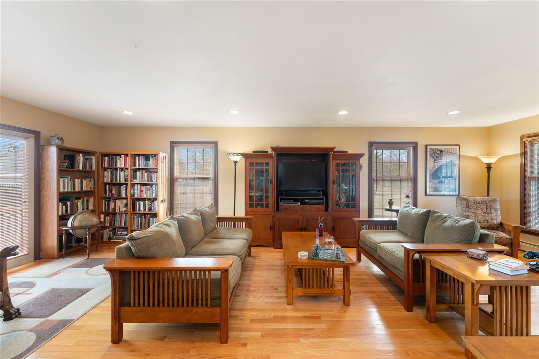 253 Chapmans Avenue Warwick, RI 02886 - Photo 14 of 42