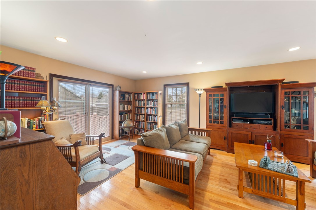 253 Chapmans Avenue Warwick, RI 02886 - Photo 15 of 42