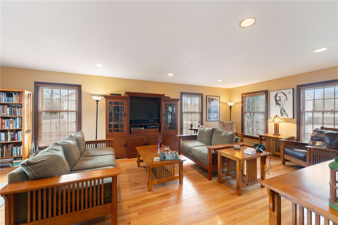 253 Chapmans Avenue Warwick, RI 02886 - Photo 16 of 42