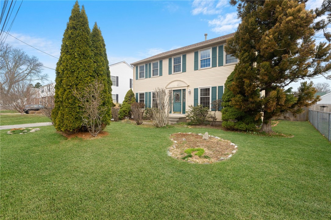 253 Chapmans Avenue Warwick, RI 02886 - Photo 2 of 42