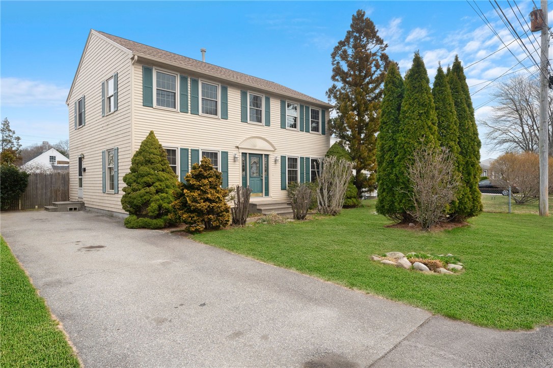 253 Chapmans Avenue Warwick, RI 02886 - Photo 3 of 42