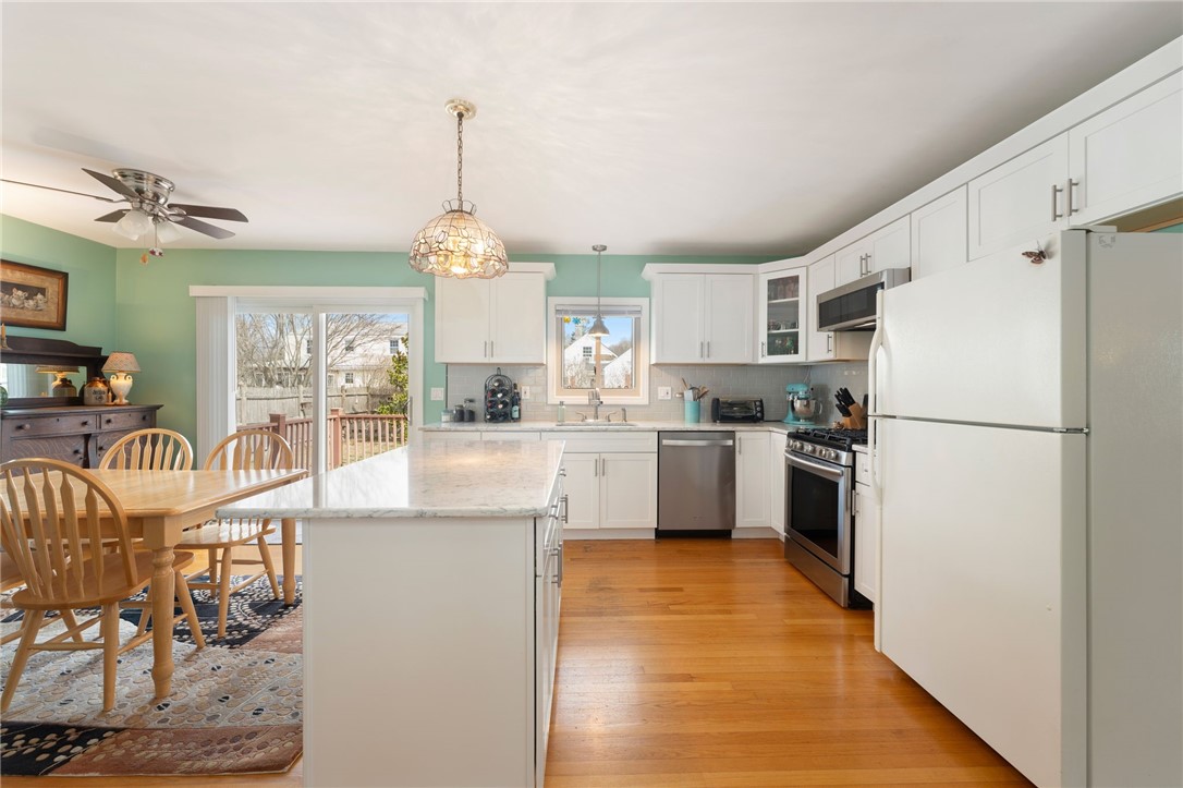 253 Chapmans Avenue Warwick, RI 02886 - Photo 5 of 42